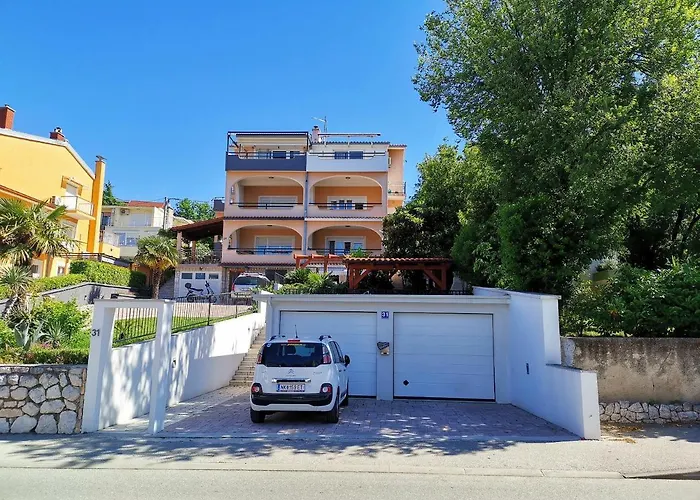 Bruno With 4 Bedrooms Near Appartement