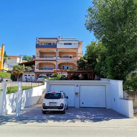 Bruno With 4 Bedrooms Near Daire