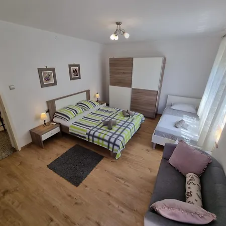 Bruno With 4 Bedrooms Near Apartman *