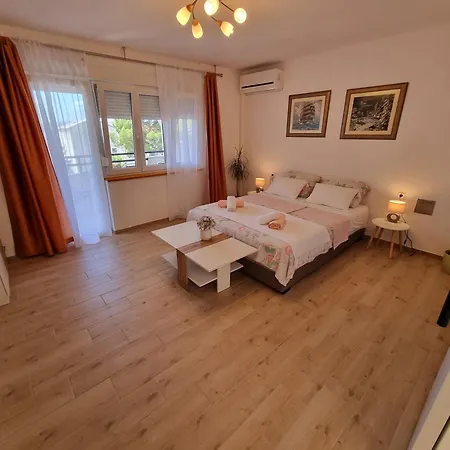 Bruno With 4 Bedrooms Near Apartman Crikvenica