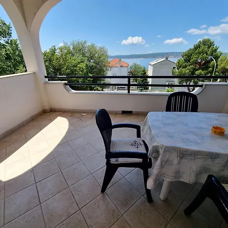 Bruno With 4 Bedrooms Near Apartment