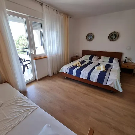 Apartment Bruno With 4 Bedrooms Near Crikvenica