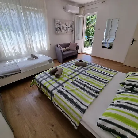 Apartment Bruno With 4 Bedrooms Near