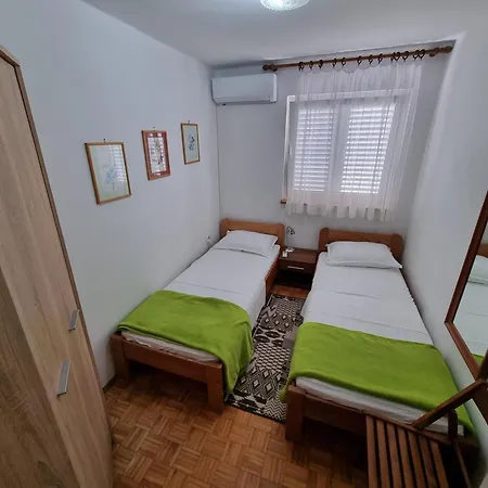 Bruno With 4 Bedrooms Near Apartment Crikvenica