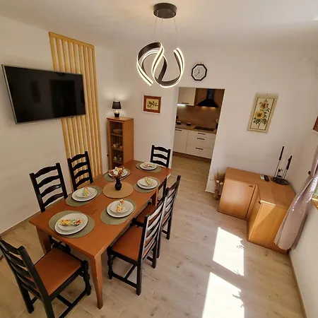 Bruno With 4 Bedrooms Near Daire