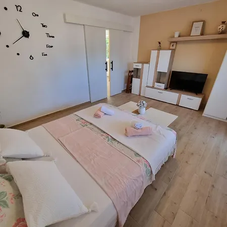 Apartment Bruno With 4 Bedrooms Near Crikvenica