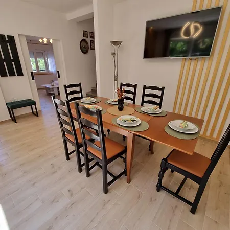 Apartment Bruno With 4 Bedrooms Near