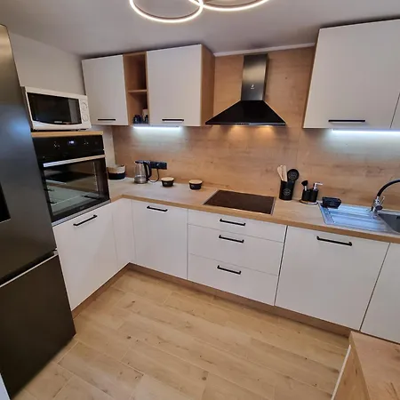 Bruno With 4 Bedrooms Near 茨里克韦尼察