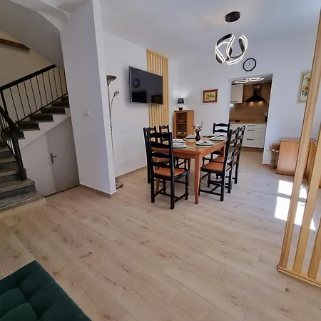 Bruno With 4 Bedrooms Near * Crikvenica