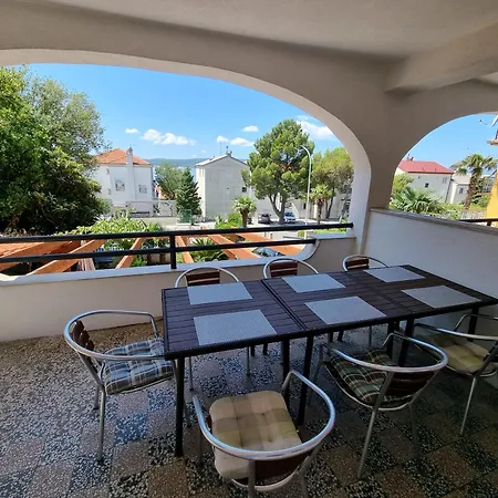 Bruno With 4 Bedrooms Near Apartman