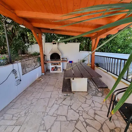 Bruno With 4 Bedrooms Near *