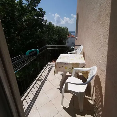 Apartman Bruno With 4 Bedrooms Near