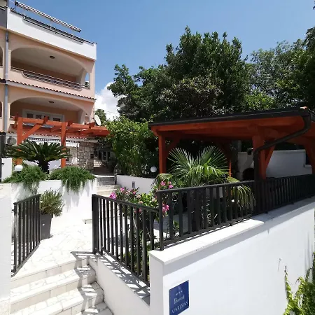 公寓 Bruno With 4 Bedrooms Near 茨里克韦尼察