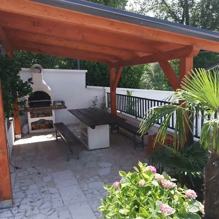 Bruno With 4 Bedrooms Near *