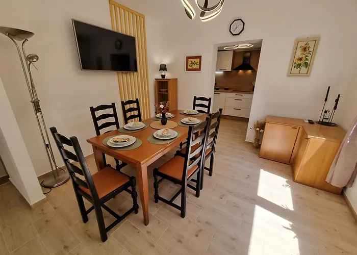 Bruno With 4 Bedrooms Near 아파트 *