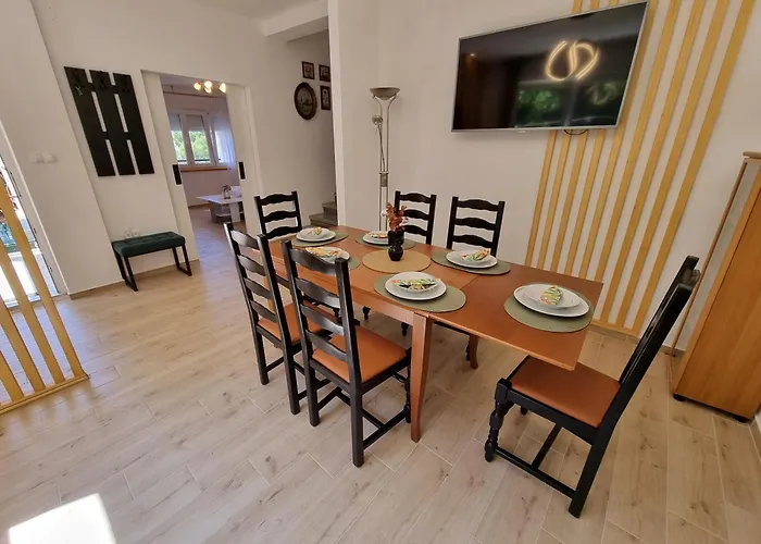 아파트 Bruno With 4 Bedrooms Near